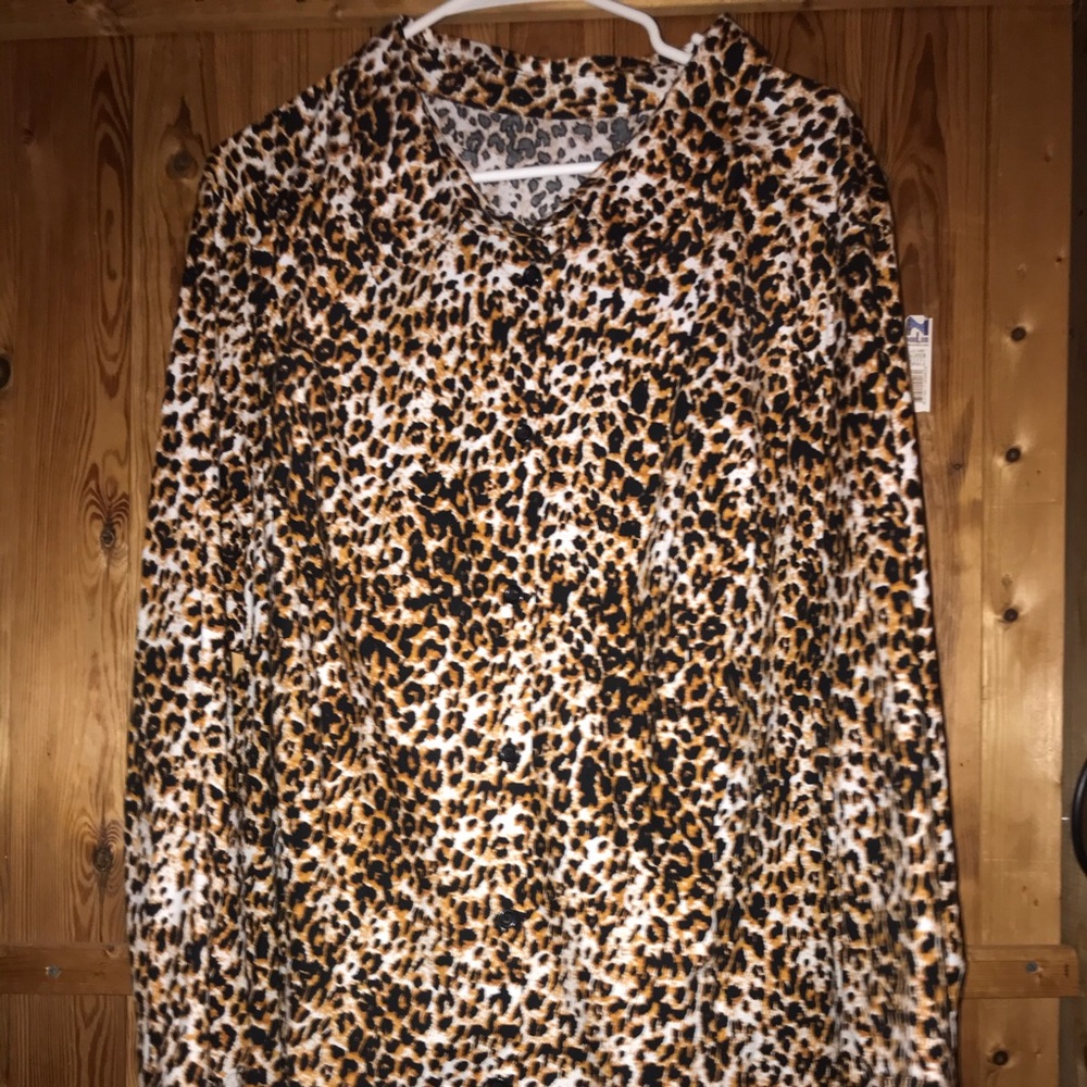Woman’s Chetta print button up shirt size 3XL